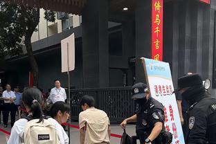 奥尼尔：我被湖人交易不是和科比合不来 而是他们想让我少拿钱