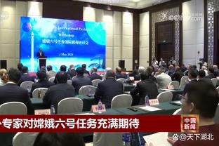 贝弗利：字母哥是我们的防守领袖 大家都会效仿他